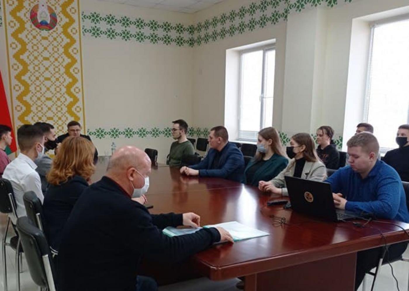 В общежитии № 18 состоялась диалоговая площадка по обсуждению внесения изменений и дополнений в Конституцию Республики Беларусь